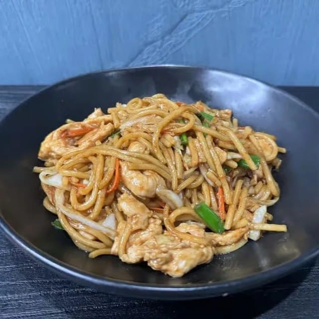 Chicken Lo Mein Noodles.