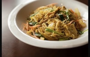 Singapore Rice Noodles (Shrimp & Chicken).